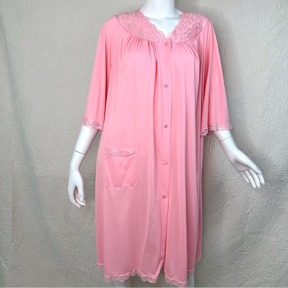 Shadowline VTG 80s Lace & Embroidery Button-Front Coral Pink Nightgown Robe